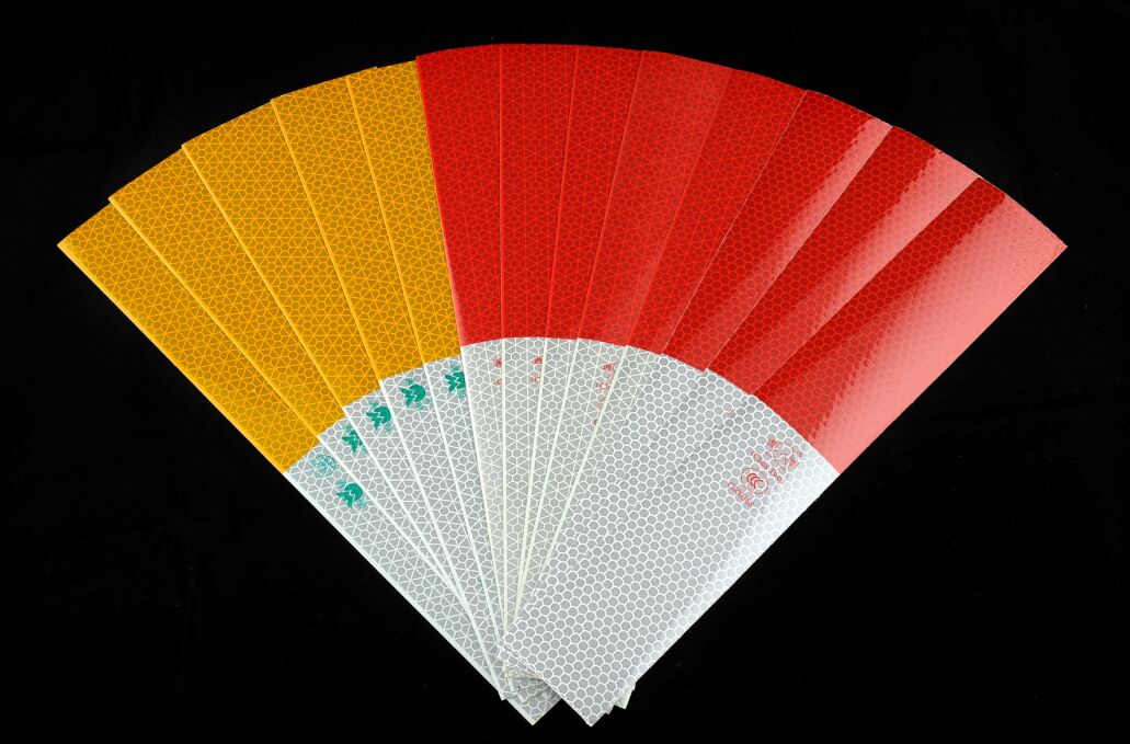 車身反光標識的粘貼技術規范及主要技術要求